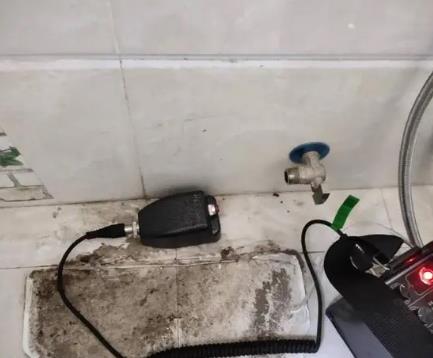 头屯河屋顶漏水维修公司分享下卫生间漏水的危害及解决方法